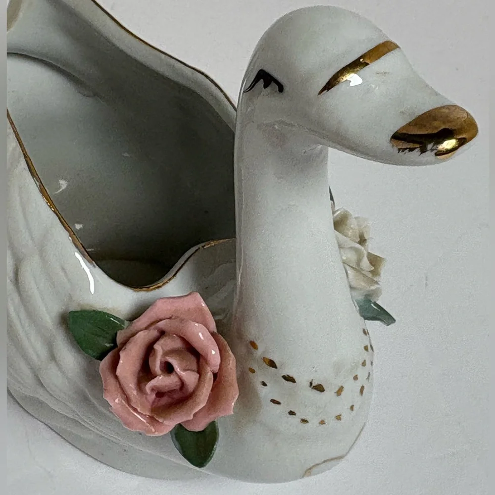 Vintage Elegant Swan Ceramic Vase with Pink Rose Accents